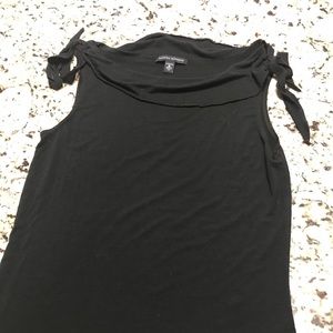 Women’s M sleeveless top